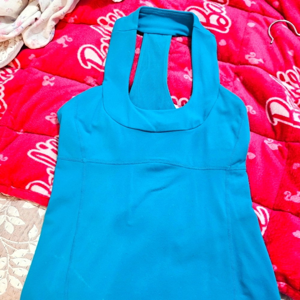 Lulumon Sports top.